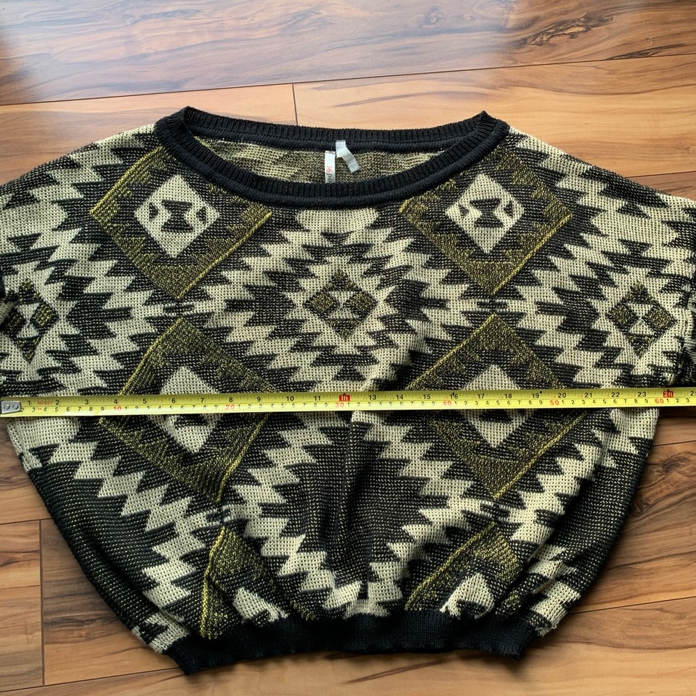 36 point 5 aztec geometric print crop sweater M - Picture 2 of 6